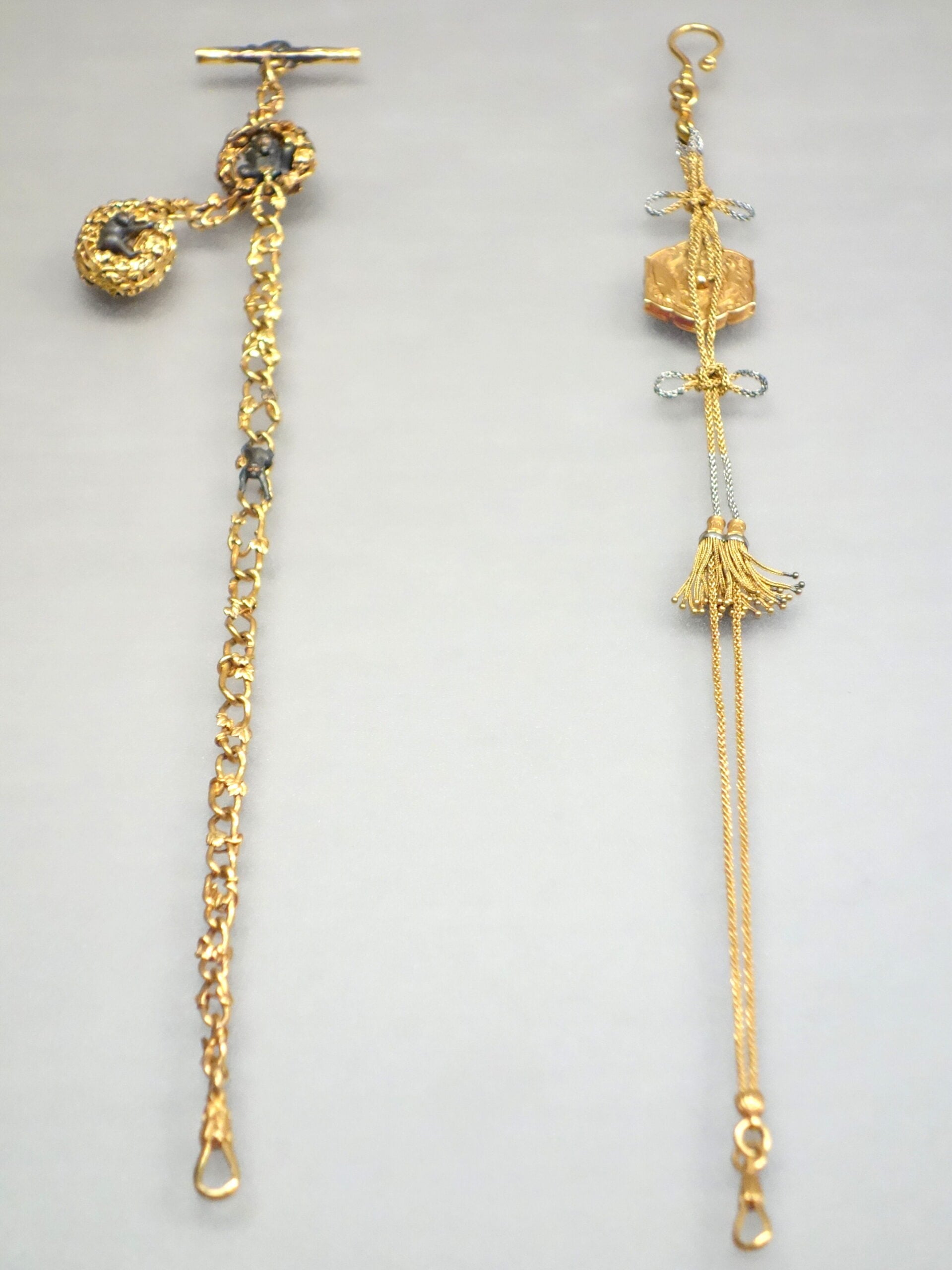 日本のジュエリー:明治時代から現代まで 3 Chains for pocket watches by Muramatsu Manzaburo 1850 1908 left with Sawada Toshinaga right with Kagawa Katsuhiro 1892 Worlds Columbian Exposition Tokyo National Museum DSC05613 edited scaled