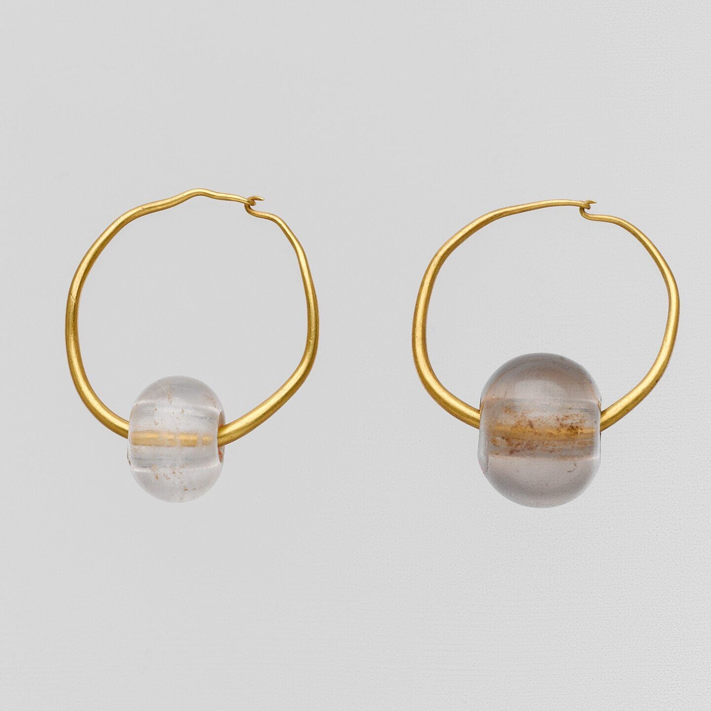 ピアスの歴史:古代ローマ 5 Gold earring with rock crystal bead MET DP135960 edited