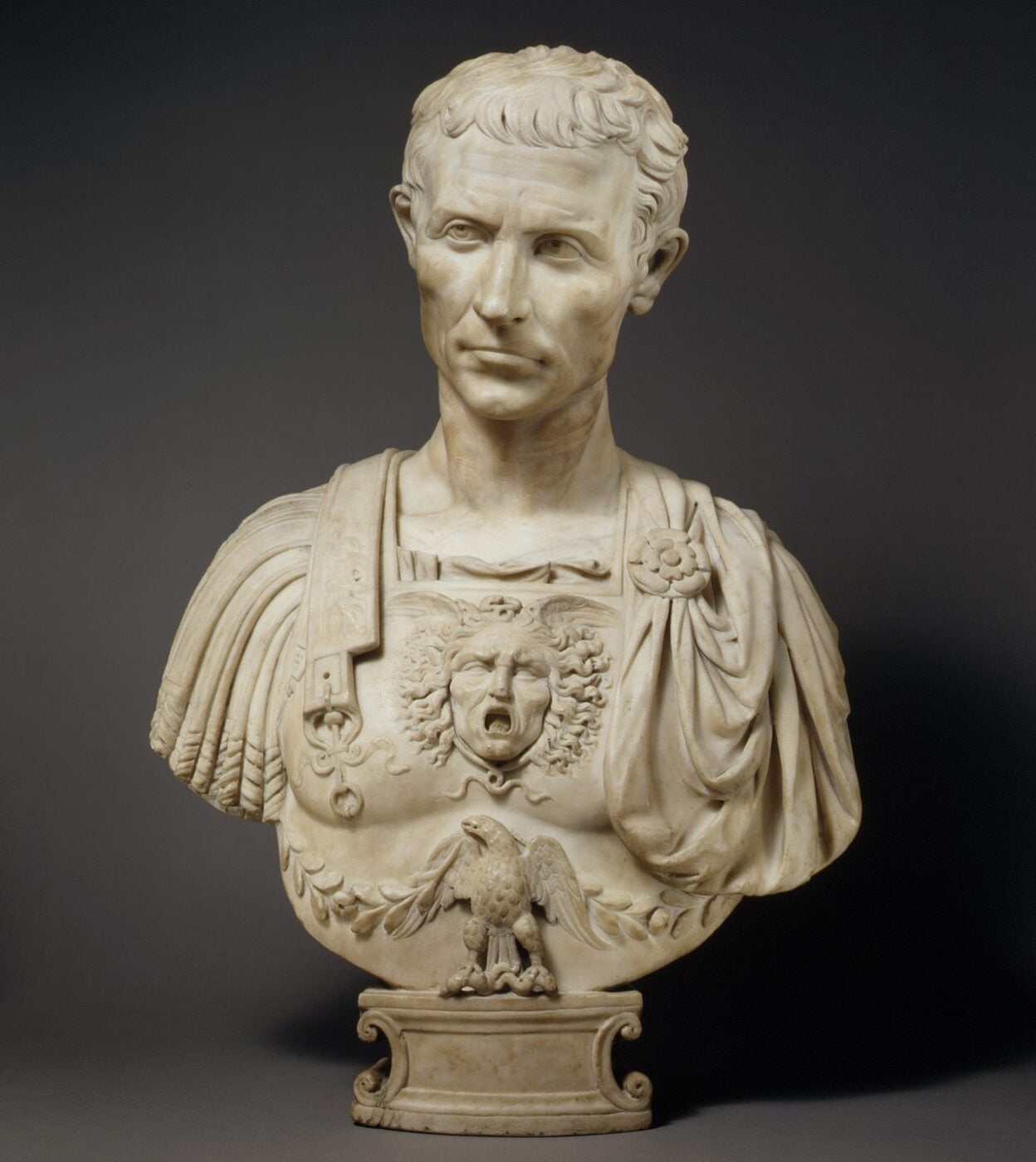 ピアスの歴史:古代ローマ 7 Julius Caesar MET ES7940