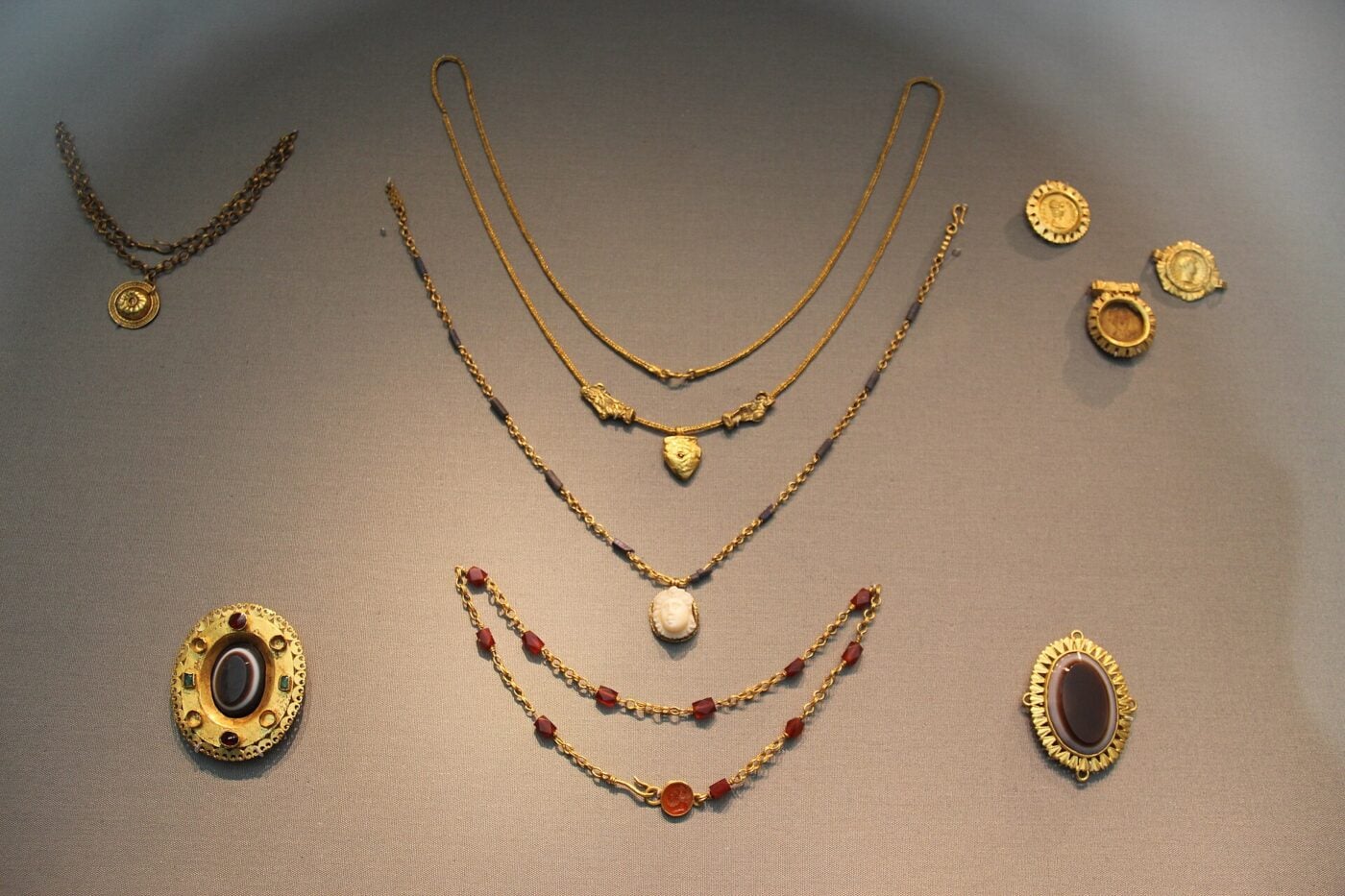 ピアスの歴史:古代ローマ 2 Roman Gold Jewelry 28649041151