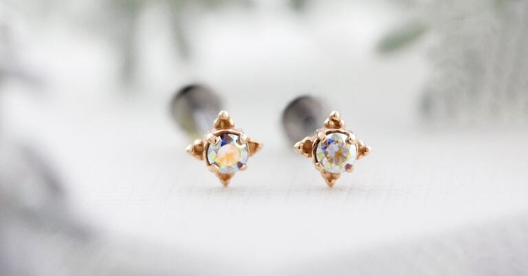 Must have itme top image 02-02